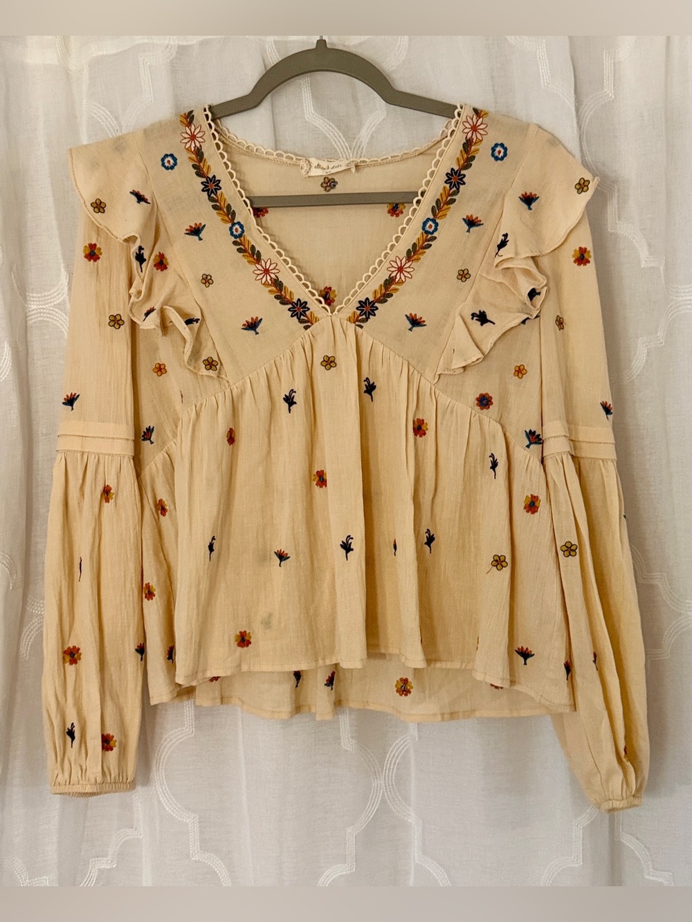 Altar'd State Cream Boho Embroidered V-Neck Peasant Blouse | XS